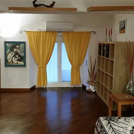 Delle Scuole Pie アパート